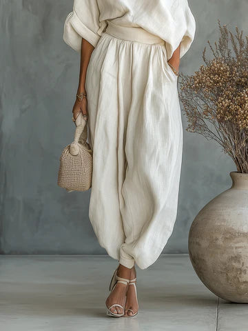 Conjunto de lino con pantalones de hombros descubiertos