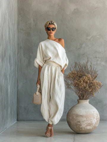 Conjunto de lino con pantalones de hombros descubiertos