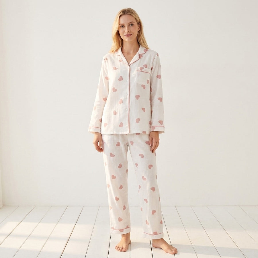 Pijama de muselina con corazones